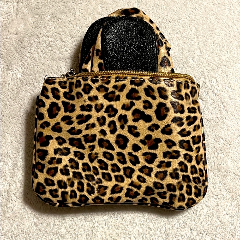 Leopard Print Women's Travel Sleepers in leopard pouch. Sizes L 8.5-9.5